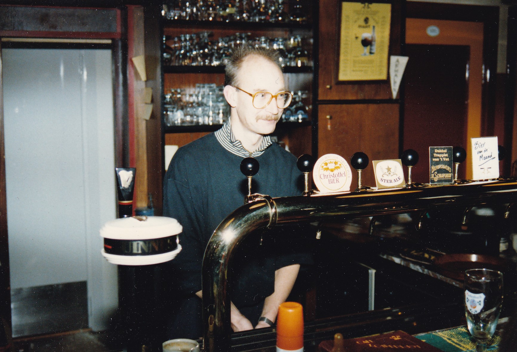 Tejo Kromhout, de bierspecialist van Tilburg, was vanaf 1972 eigenaar van café Zomerlust. In 2016 is Tejo overleden. © Eigen beheer